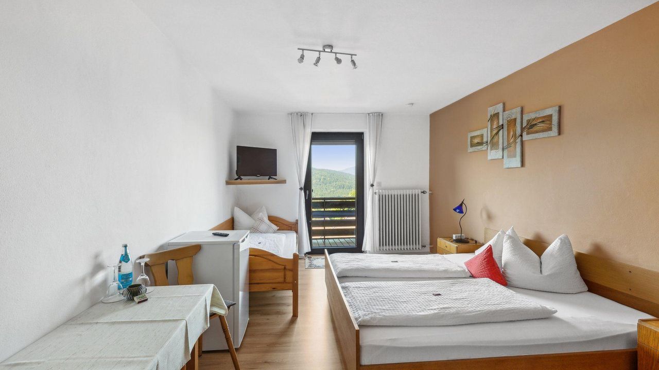 Dreibettzimmer 9 Dreibettzimmer 9